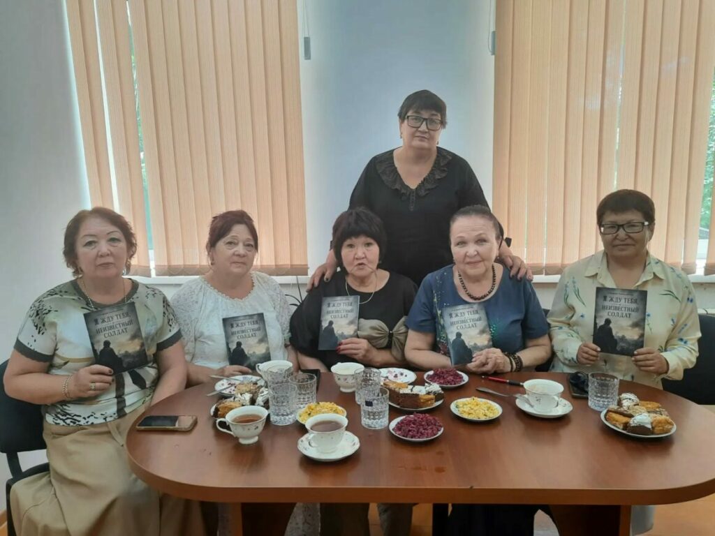 В редакции «Голос степи» состоялась презентация книги Гульфиры Бекмуратовой «Я жду тебя, Неизвестный солдат»