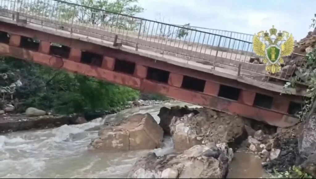 В Табасаранском районе рухнул автомобильный мост