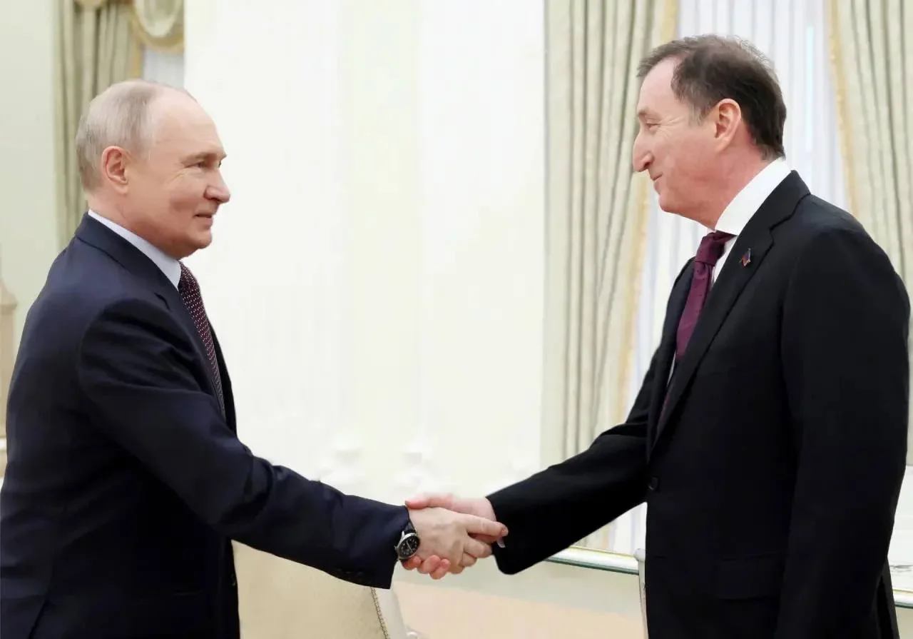 Заур Аскендеров поздравил Владимира Путина с днём рождения