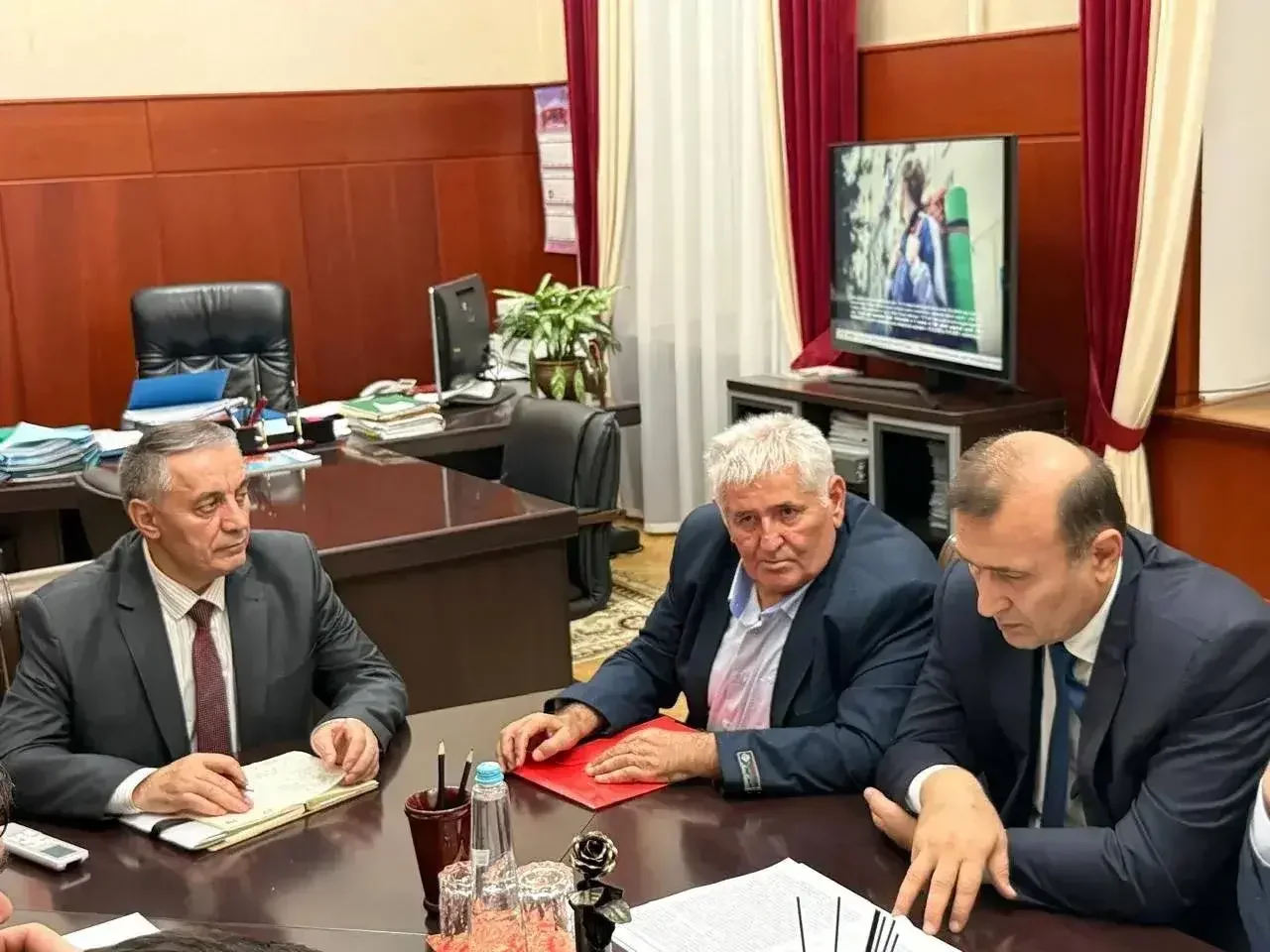 В Правительстве Дагестана обсудили вопрос обустройства дороги до базы отдыха для инвалидов