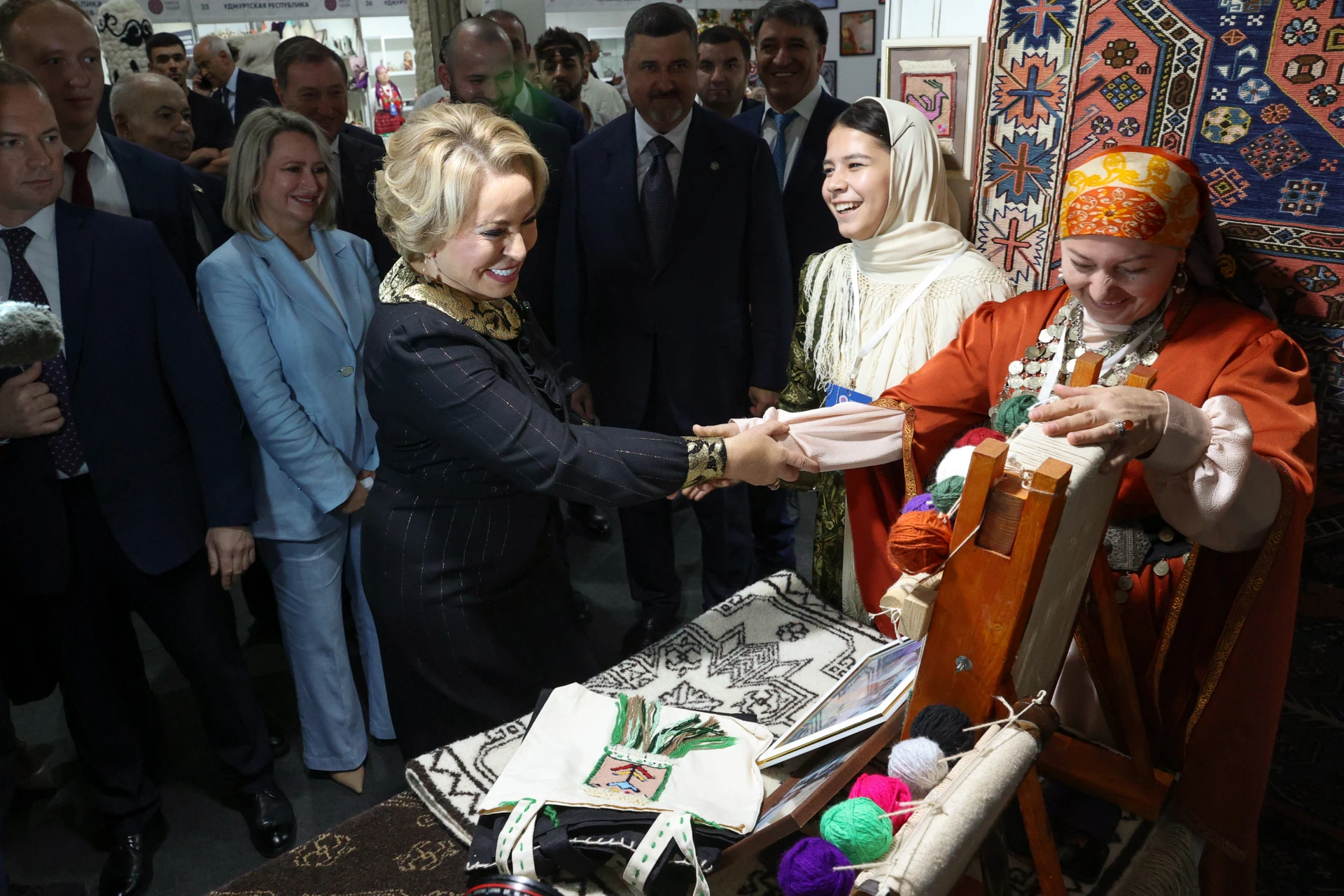 Валентина Матвиенко посетила фестиваль «Хранители традиций» в Махачкале