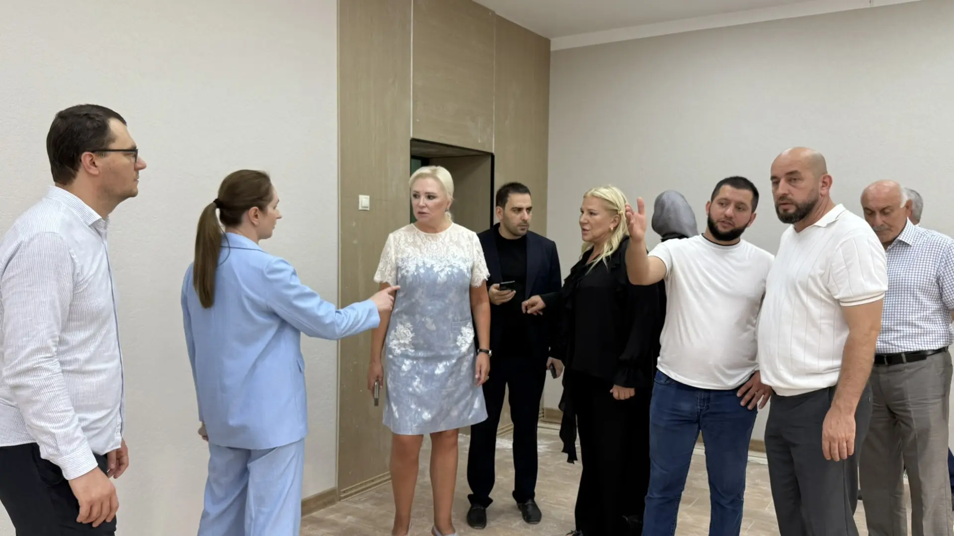 Елена Павлюченко проверила ход капитального ремонта гимназии №1 в Махачкале