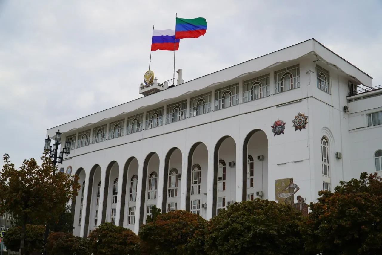 Магомед Рамазанов ограничил число советников и помощников руководителей органов власти РД