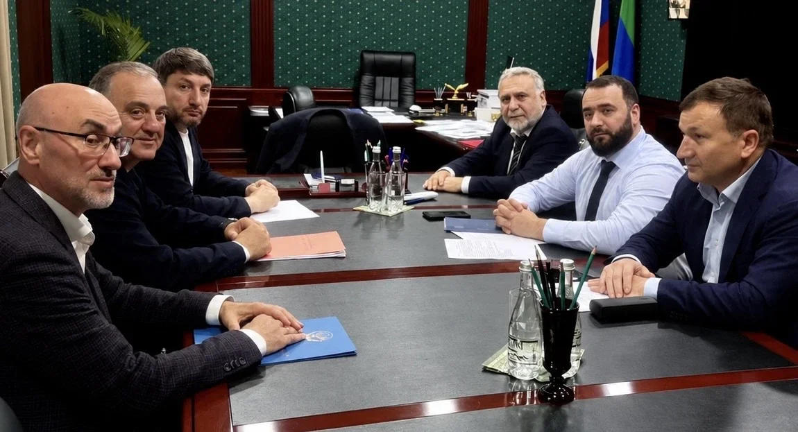 Алиомар Ахмедов поручил проработать вопрос завершения строительства больницы в с. Кумух