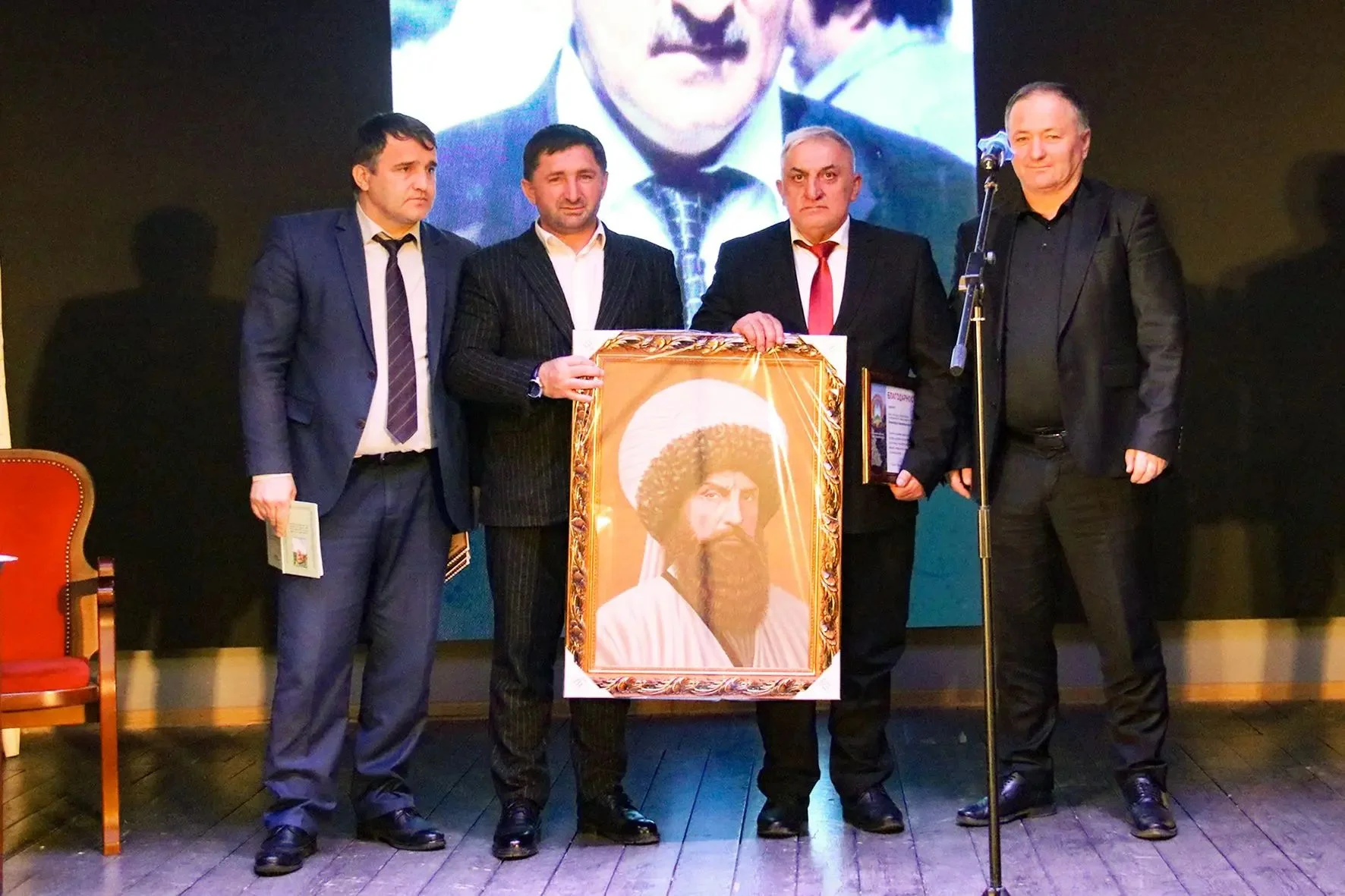 В Махачкале отметили 60-летие Магомедрасула Омарова