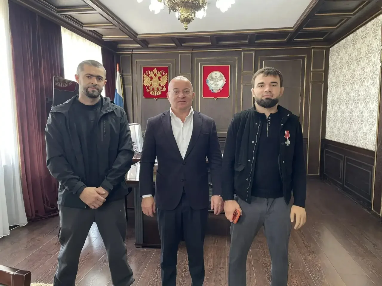 Семейная традиция защитников Отечества: жителю Бабаюртовского района вручили орден Мужества