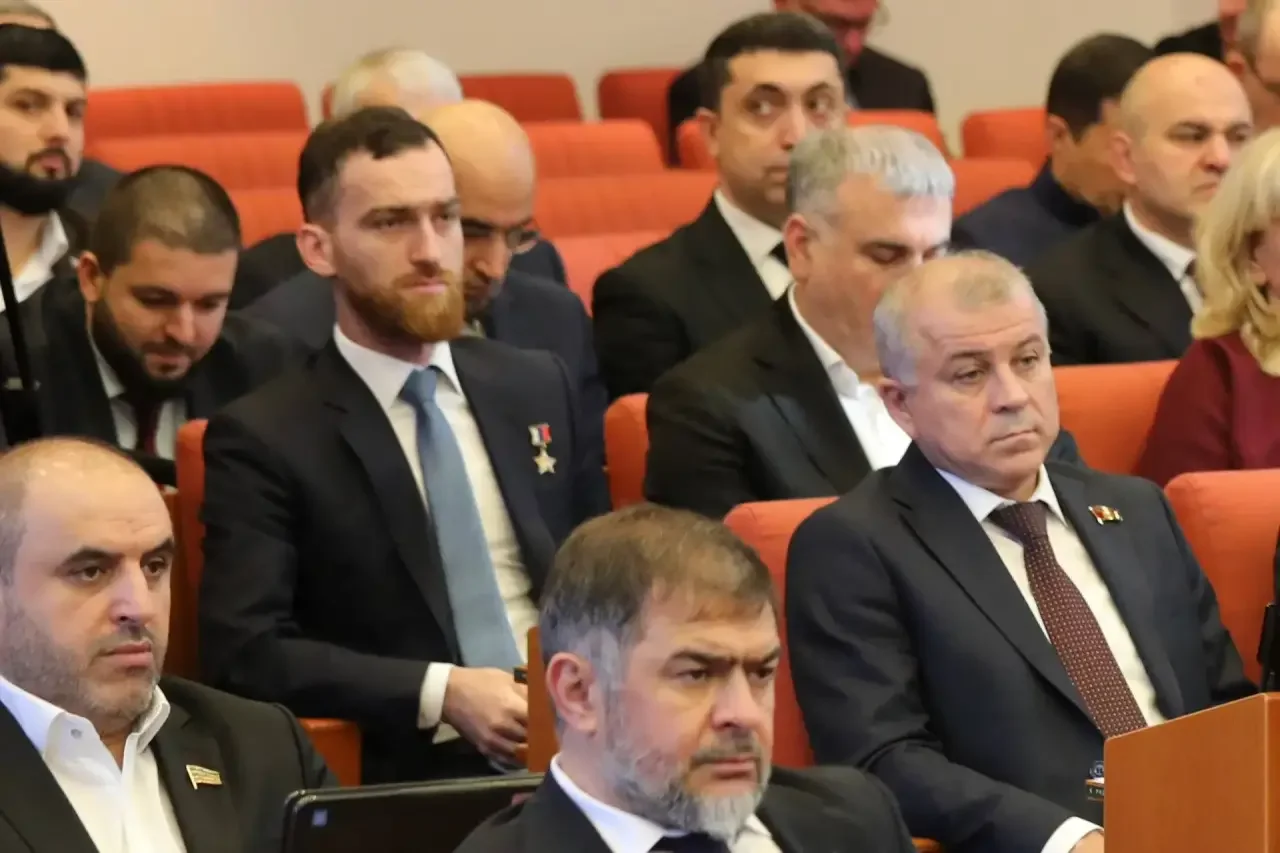 Жильё, реабилитация и трудоустройство: Магомед Рамазанов обозначил задачи кабмина Дагестана
