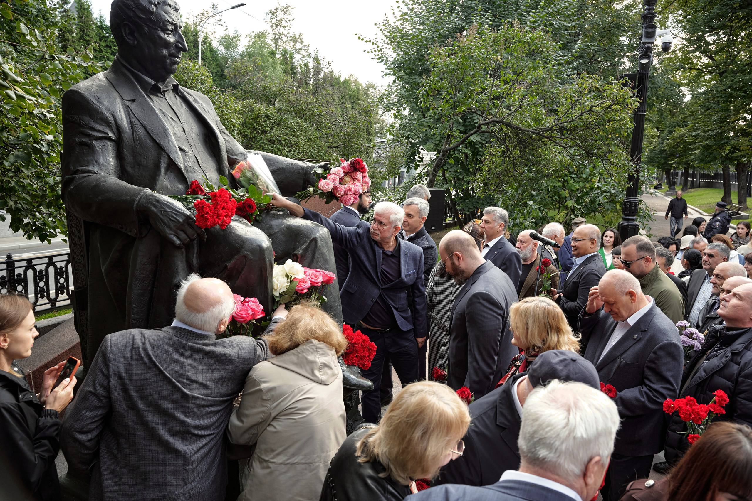 В Москве почтили память Расула Гамзатова