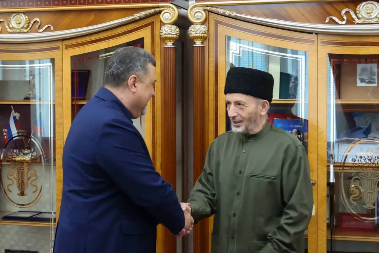 Фёдор Щукин поздрафил Ахмада Афанди Абдулаева с днем рождения