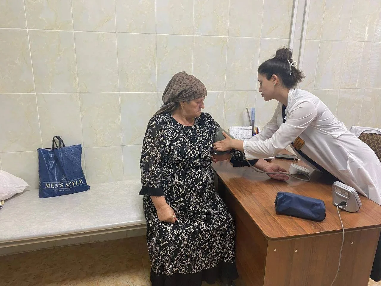 Мобильная бригада Дербента доставила пожилых жителей Мамедкалы к врачам