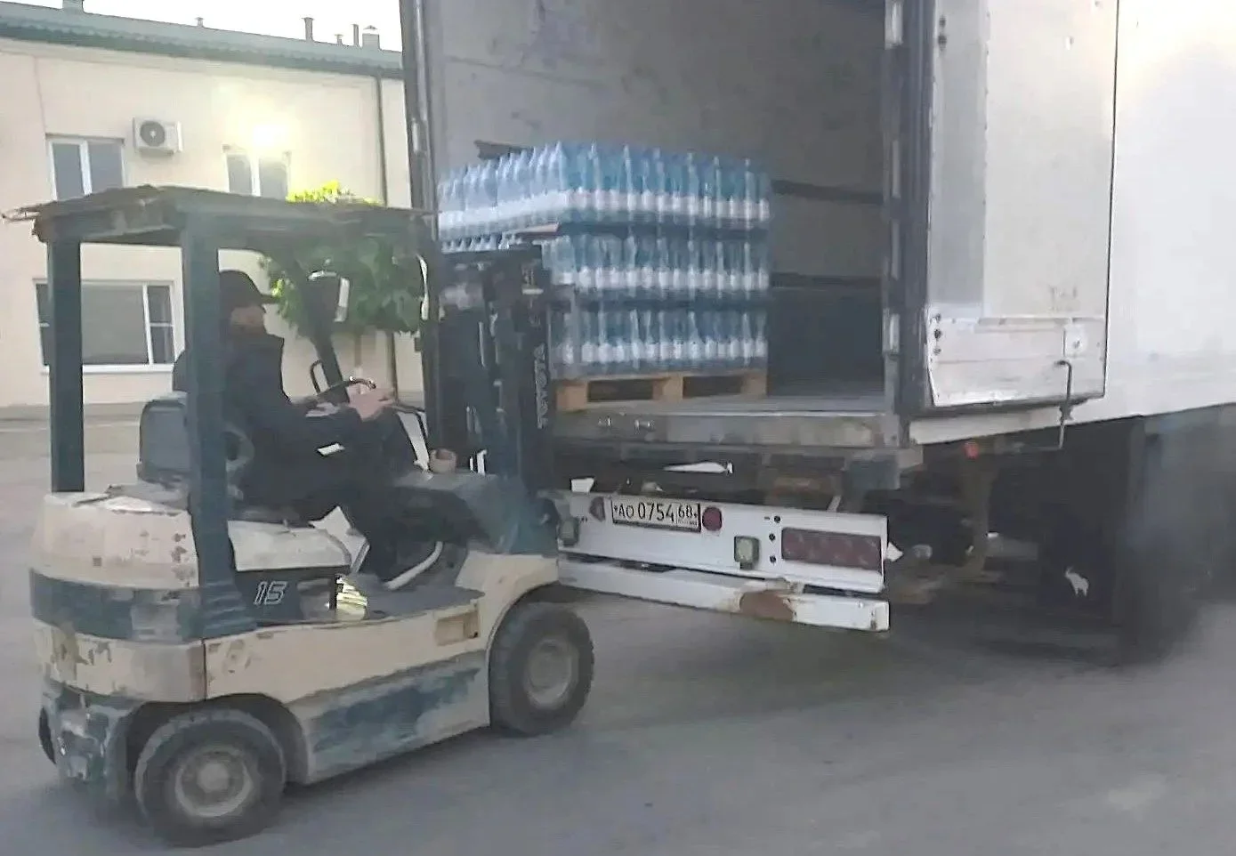 20 тонн питьевой воды отправили из Дагестана бойцам в Запорожье