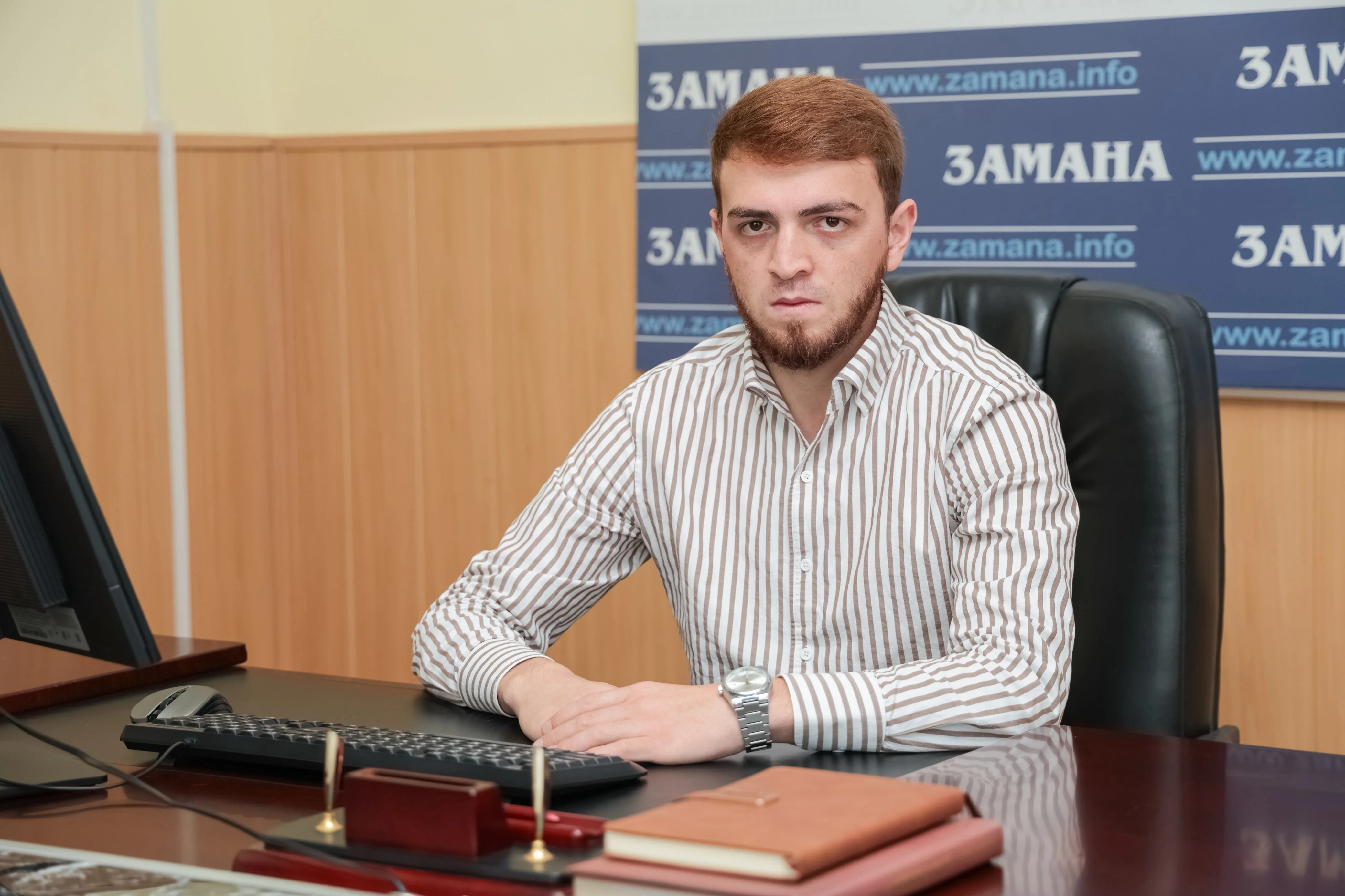 Исполняющий обязанности главного редактора «Заманы» Рабадан Багомедов поздравил коллектив и читателей с 105-летним юбилеем газеты