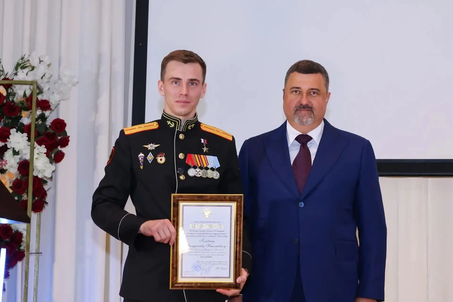 Фёдор Щукин вручил Владиславу Головину Благодарность Главы Республики Дагестан