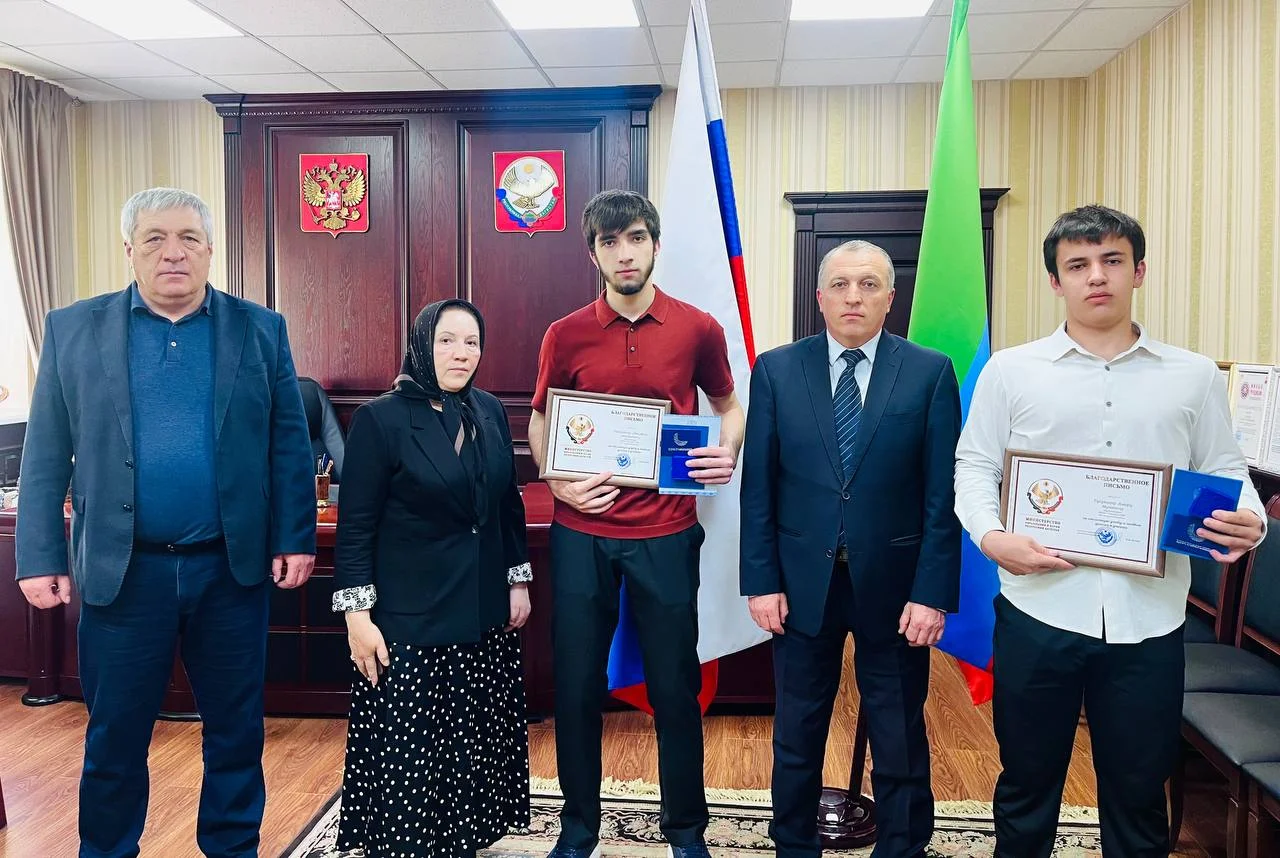 В Агульском районе вручили медали «За особые успехи в учении»