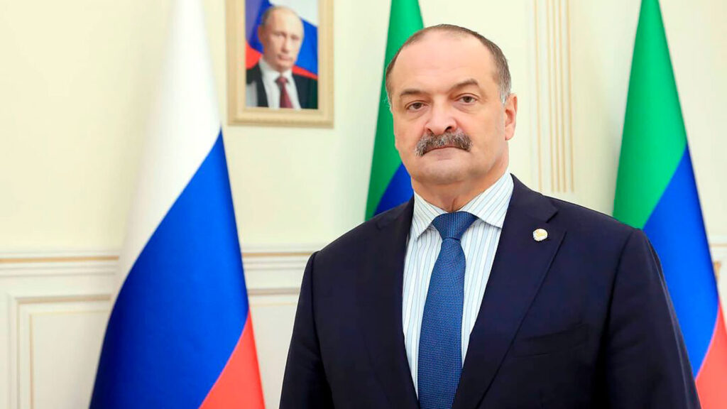 Сергей Меликов поздравил Абдулмуслима Абдулмуслимова и муфтия Ахмада-хаджи Абдулаева с наградами от Президента России