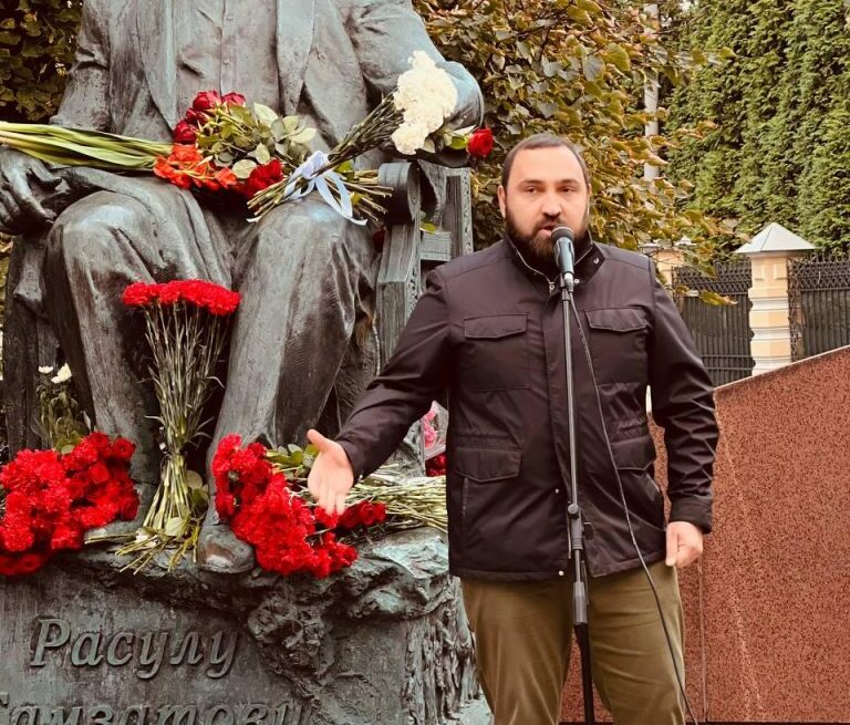В Москве почтили память поэта Расула Гамзатова