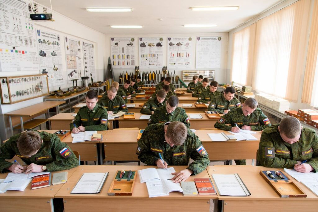 В российских вузах будут созданы 8 новых военных учебных центров